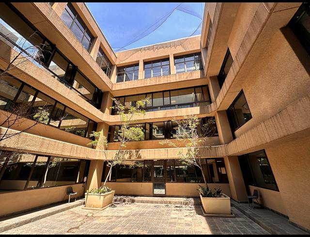 7,410M² OFFICE TO LET IN PARKTOWN